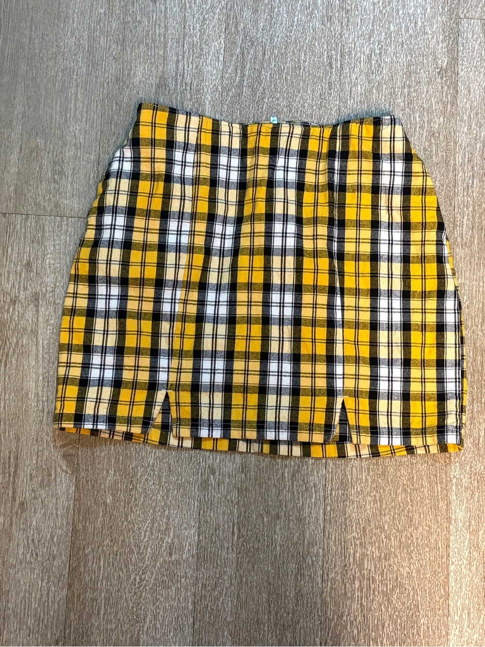 HOLLISTER ULTRA HIGHRISE MINI PLAID YELLOW SKIRT SIZE M